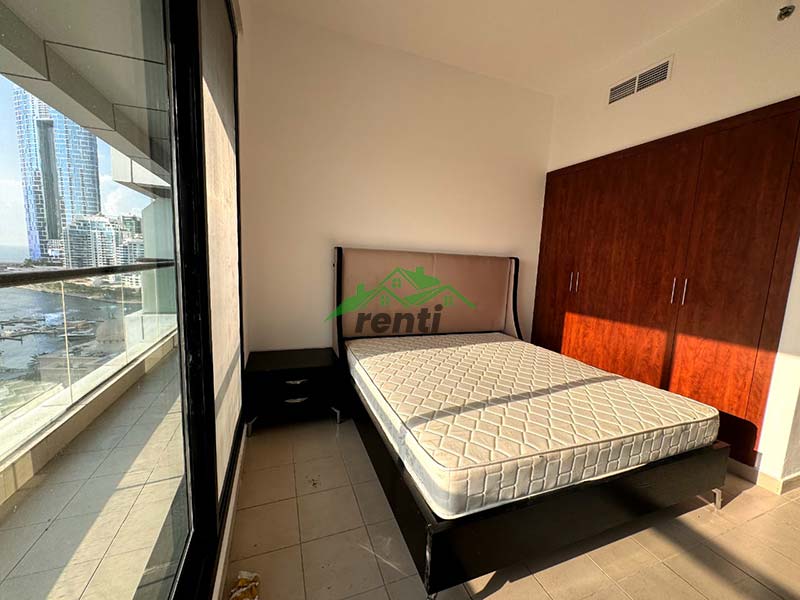 Master room for rent in Escan tower, Marina