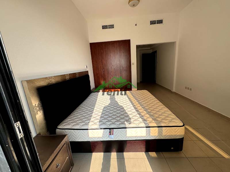 Master room for rent in Marina's Escan Tower